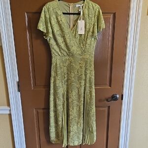 Jasambac-Light lime green lace dress with v neck, short sleeved Sz. M. NWT.